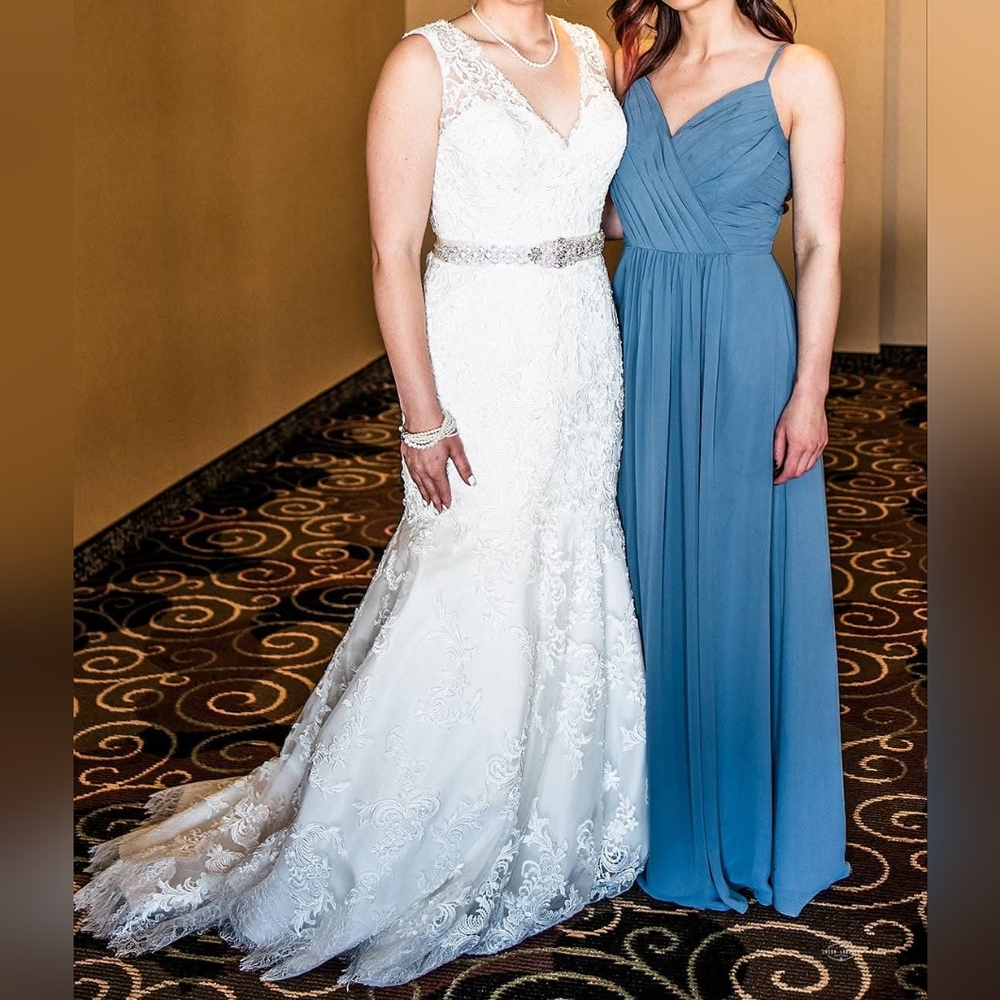 Elegant White Lace Wedding Dress - Picture 10 of 11